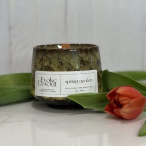 Spring Garden candle with tulip